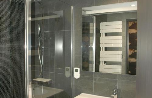 Saint-Jean-de-Monts House | Charmante maison rénovée en lisière de forêt, 600m de la plage, 2 jardins clos, confort moderne - FR-1-323-371