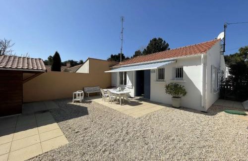 Saint-Jean-de-Monts House | Charmante maison à Saint-Jean-de-Monts, 400m de la plage, terrasse, jardin, parking et ménage inclus - FR-1-224C-198