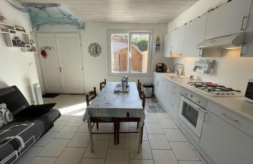 Saint-Jean-de-Monts House | Charmante maison à Saint-Jean-de-Monts, 400m de la plage, terrasse, jardin, parking et ménage inclus - FR-1-224C-198