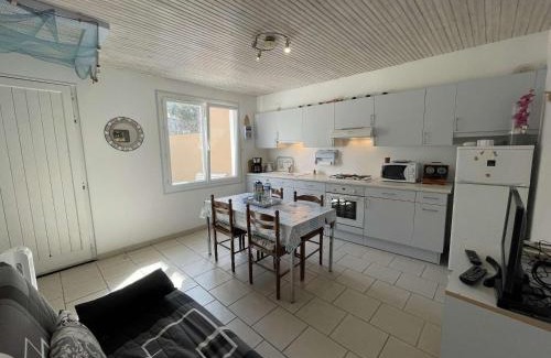 Saint-Jean-de-Monts House | Charmante maison à Saint-Jean-de-Monts, 400m de la plage, terrasse, jardin, parking et ménage inclus - FR-1-224C-198