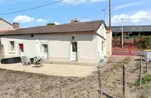 Mouterre-Silly House | Charmante maison à Mouterre-Silly avec jardin et terrasse