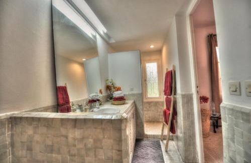Casablanca House | Charmante Maison 2ch et Bungalow 2ch au Coeur de l'Oasis