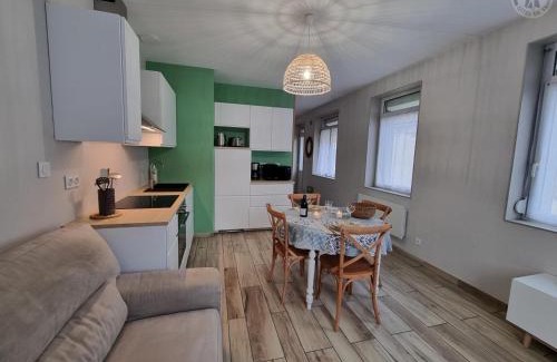 Iwuy House | Charmante Maison 50 m² avec Terrasse et Parking - Tout Inclus, Proche Cambrai et Activités Nautiques - FR-1-510-202