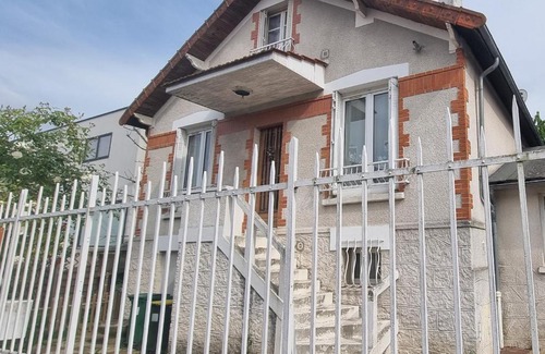 Clamart Villa | Charmante maison de 12 personnes près de Paris