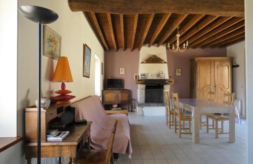 Luplante House | Charmante maison de ferme avec pigeonnier, jardin, cheminée et salle de jeux à Aufferville - FR-1-581-38