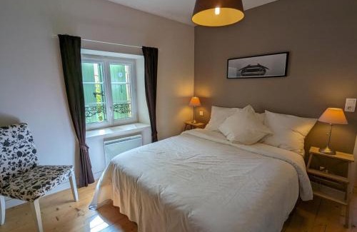 Coulonges House | Charmante maison en pierre avec cour privée, équipements bébé, vélos, proche de la Charente - FR-1-653-91