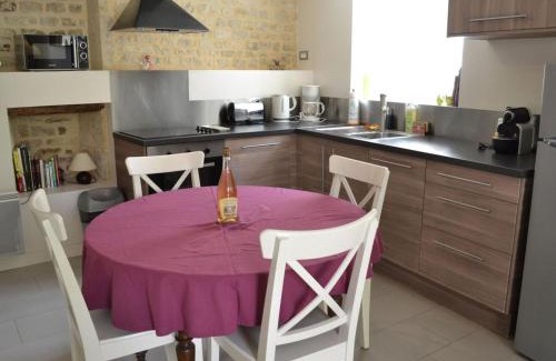 Coulonges House | Charmante maison en pierre avec cour privée, équipements bébé, vélos, proche de la Charente - FR-1-653-91