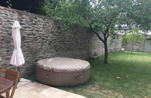 Laval House | Charmante Maison Ensoleillée Avec Jardin
