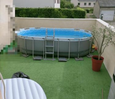 Chateauroux House | charmante maison familiale avec piscine et Jacuzzi