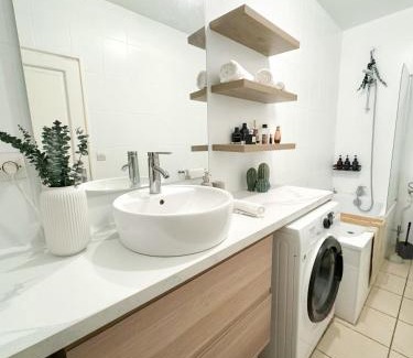 Suresnes Apartment | Charmante Maison indépendante T3