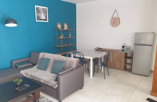 Saint-Barthelemy-de-Vals House | Charmante Maison Mitoyenne sur 2 Niveaux