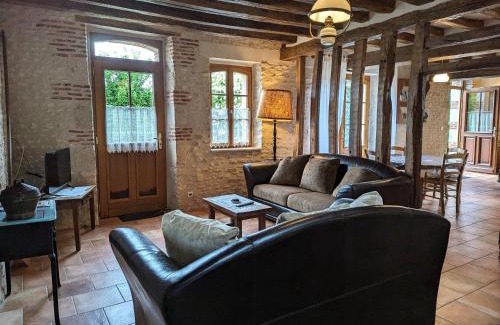 Lorcy House | Charmante Maison Rurale avec Terrasse Privative, Proche A.77 et A.19, entre Gâtinais et Fontainebleau - FR-1-590-58