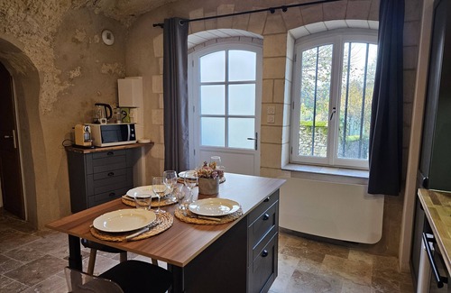 Rochecorbon House | Charmante Maison Troglodyte Loire Valley