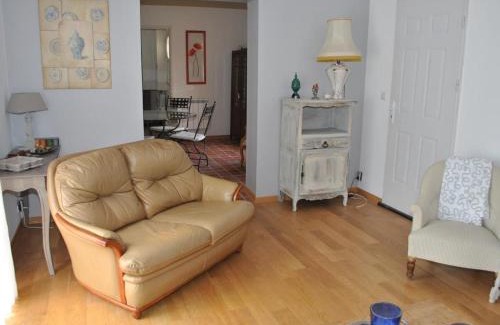 Montbazon House | Charmante maisonnette avec jardin, proche des châteaux de la Loire et de Tours - FR-1-381-230