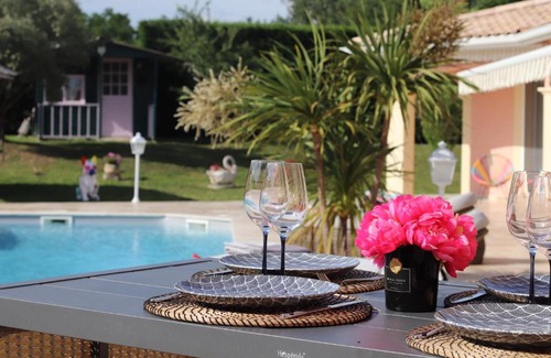 La Lande-de-Fronsac Apartment | charmante petite maison avec spa, piscine chauffé et salle de fitness