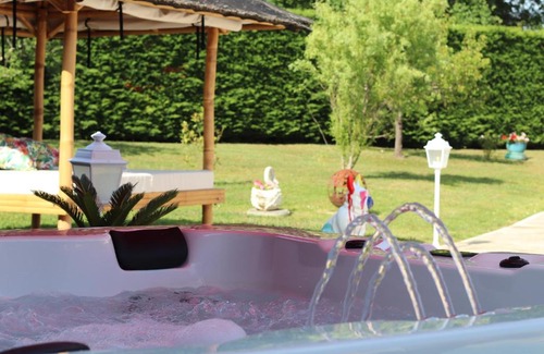 La Lande-de-Fronsac Apartment | charmante petite maison avec spa, piscine chauffé et salle de fitness