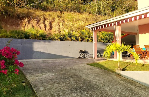 Trois-Ilets Villa | Charmante Petite Villa Avec Bain à Remous, à 700 Mètres de la Plage !