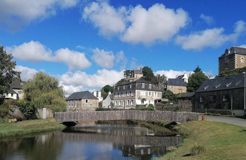 La Roche-Derrien House | Charmante Petite Maison de Pêcheur Face à la Rivière