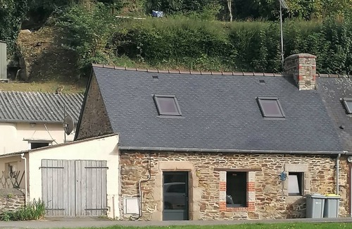 La Roche-Derrien House | Charmante Petite Maison de Pêcheur Face à la Rivière