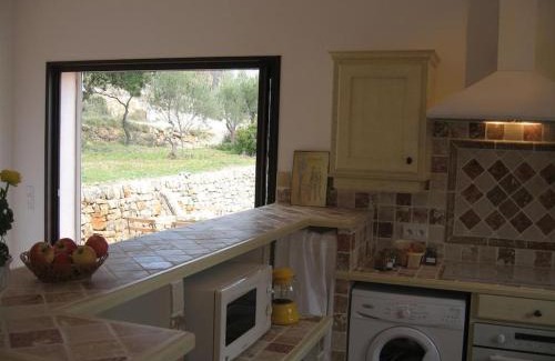 Entrecasteaux House | Charmante Petite Maison & Terrasse Plein SUD au Calme !