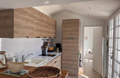 L'Epine House | Charmante Petite Maison au Calme D'une Belle Impasse à 5mn de la Plage