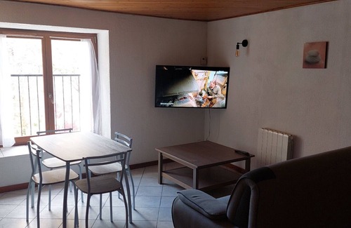 Paulhe House | Charmante Petite Maison à Louer au Cœur du Village