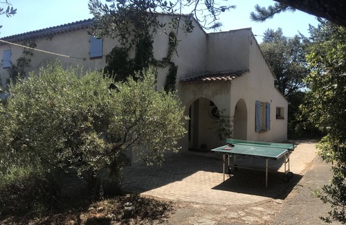 Le Val House | Charmante Villa au Calme Avec Jardin Arboré