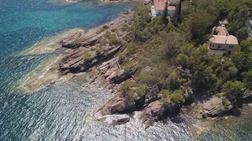 Agay Villa | Charmante Villa Provençale pieds dans l'eau avec piscine et plage privée