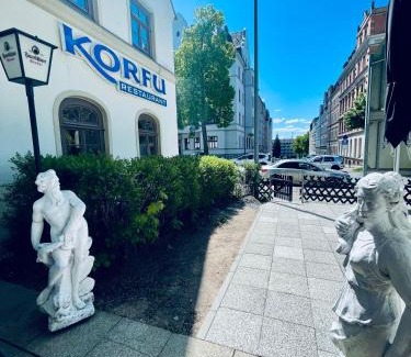 Lutherviertel House | Charmantes Zimmer mit Parkplatz & Restaurant