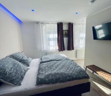 Lutherviertel House | Charmantes Zimmer mit Parkplatz & Restaurant