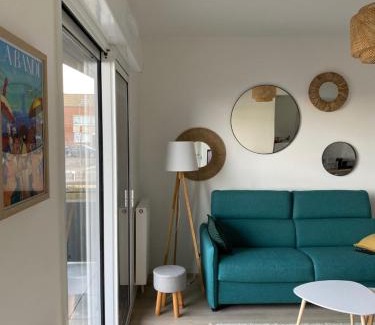 Dunkerque Centre Apartment | Charme des quais, proche centre et plage