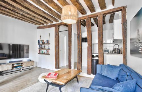 Quartier Sainte-Avoye Apartment | Charme et Chic du Marais