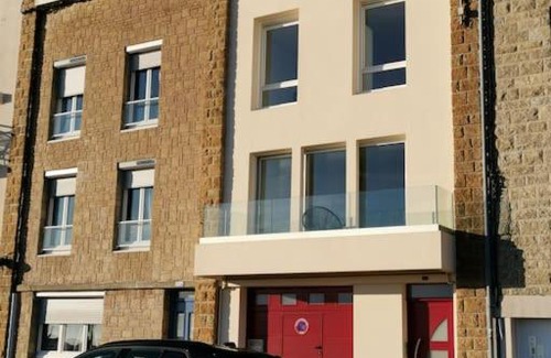 Granville House | Charme et zénitude, avec vue exceptionnelle sur le port