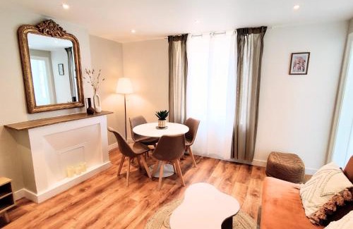 Lisieux Apartment | CHARME & VUE IMPRENABLE - Face au Jardin de L'Évêché