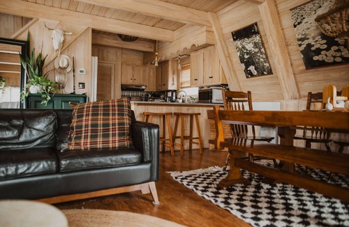 Boone Ski Chalet | Charmed @CherryHideaway - 1970s Vintage Modern - Mountain A-Frame - Dog Friendly