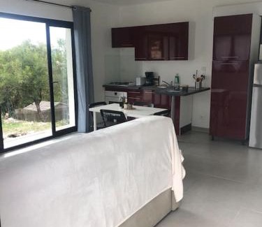Rocbaron Apartment | Charment logement avec parking et jardin privatif