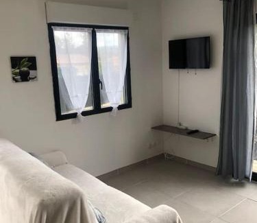 Rocbaron Apartment | Charment logement avec parking et jardin privatif