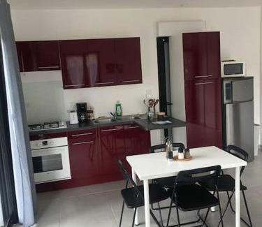 Rocbaron Apartment | Charment logement avec parking et jardin privatif