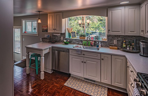 Grand Haven House | Charmer Galore Town Center/Runabout Resort Amenities