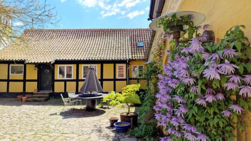 Ronne Apartment | Charmerende lejlighed i den gamle kirkesmedje