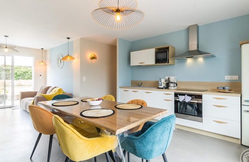 Saint-Jean-de-la-Riviere Cottage | Charming Modern Bungalow with Nordic Hot Tub, Near Beach and Amenities in Saint-Jean-de-la-Rivière