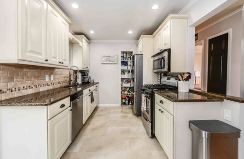 Milford House | Charming 4 Bedroom Close to Downtown