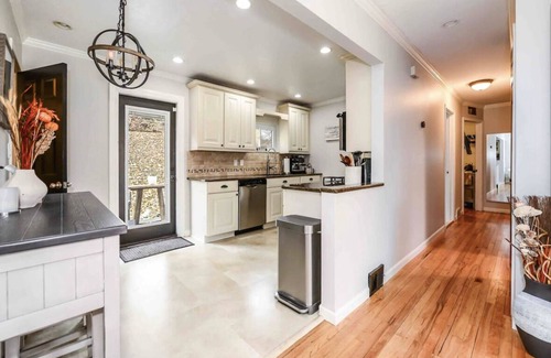 Milford House | Charming 4 Bedroom Close to Downtown