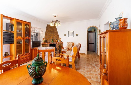 Chiclana de la Frontera House | Charming Home with Spacious Garden, Pool, Terrace and Wi-Fi; Pet-Friendly