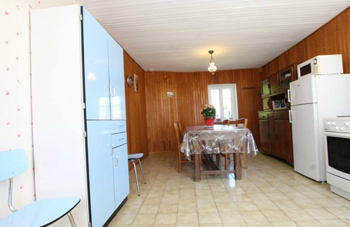Le Grippon Cottage | Charming Countryside Retreat with Fireplace, Garden, and WiFi - Pets Welcome!