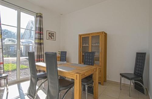 Sainte-Honorine-des-Pertes House | Charming Coastal Hideaway