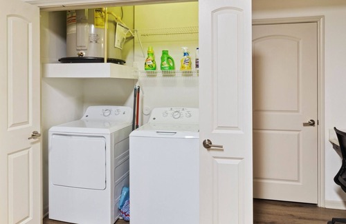 Frisco Apartment | Charming 1-bd apartment in Frisco with Fitness Room, Work Space & Swimming Pool
