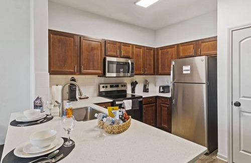 Frisco Apartment | Charming 1-bd apartment in Frisco with Fitness Room, Work Space & Swimming Pool