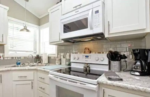 Silver Creek Village House | Charming 1-Bdrm Tiny Home- SUPs, KAYAK