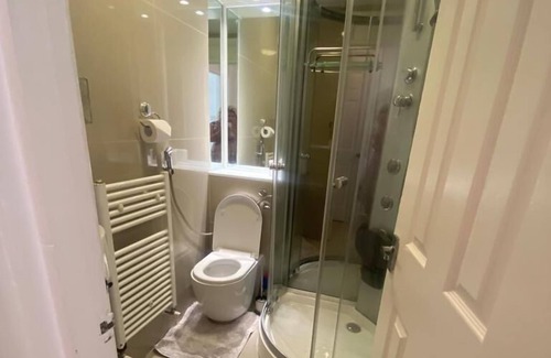 Hainault Apartment | Charming 1-Bed Apartment in Chigwell